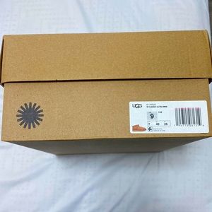 Classic Ultra Mini Ugg chestnut color Women Size 9